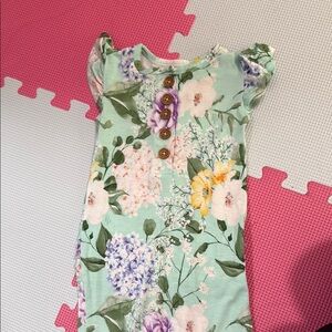Floral Baby Romper with Wooden Buttons - Posh Peanut Never Worn